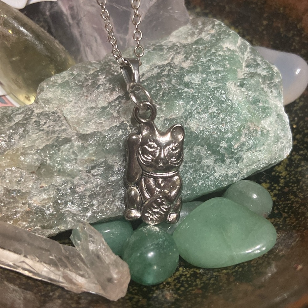 lucky cat pendent necklace with Bonus crystal stones for good luck 🍀